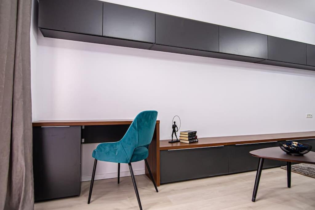 City Center Accomodation- 401 Resita Bagian luar foto