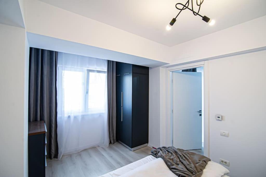 City Center Accomodation- 401 Resita Bagian luar foto
