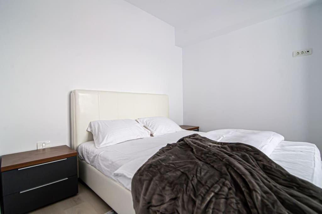City Center Accomodation- 401 Resita Bagian luar foto