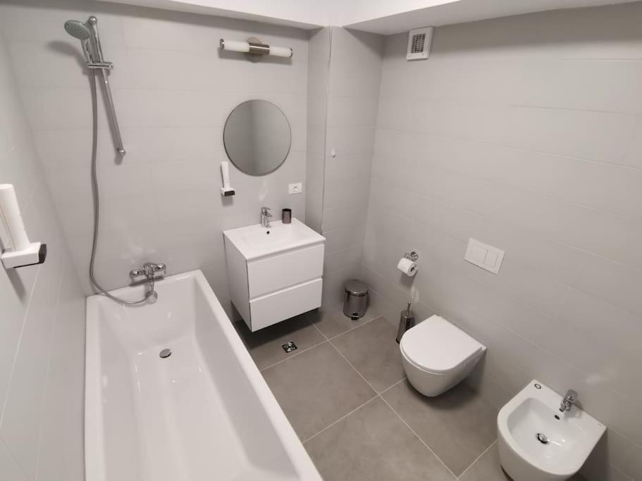 City Center Accomodation- 401 Resita Bagian luar foto
